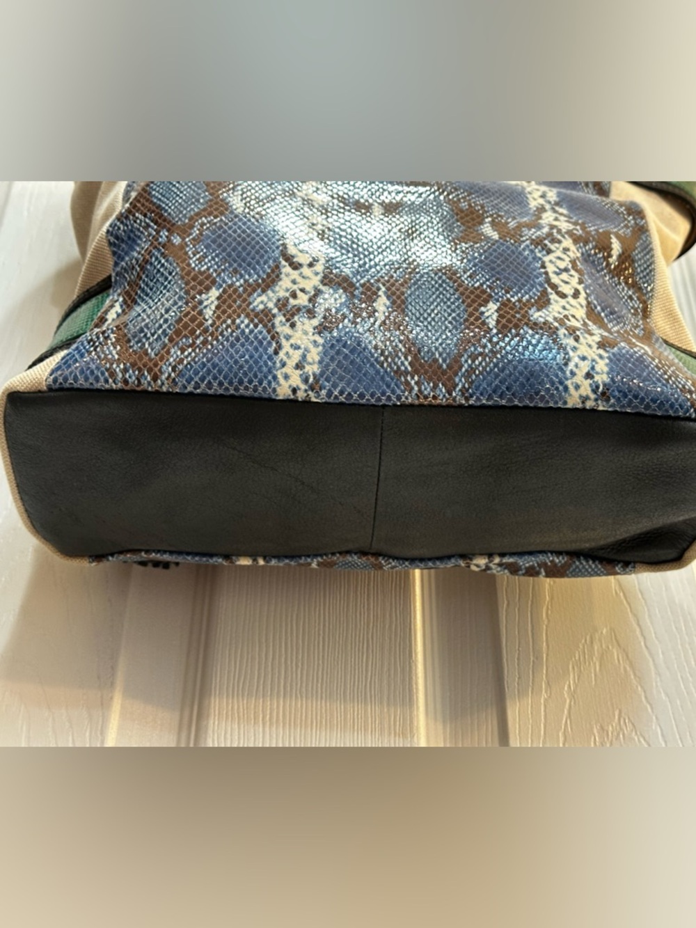 Vince Camuto snake print tote bag - Picture 5 of 13